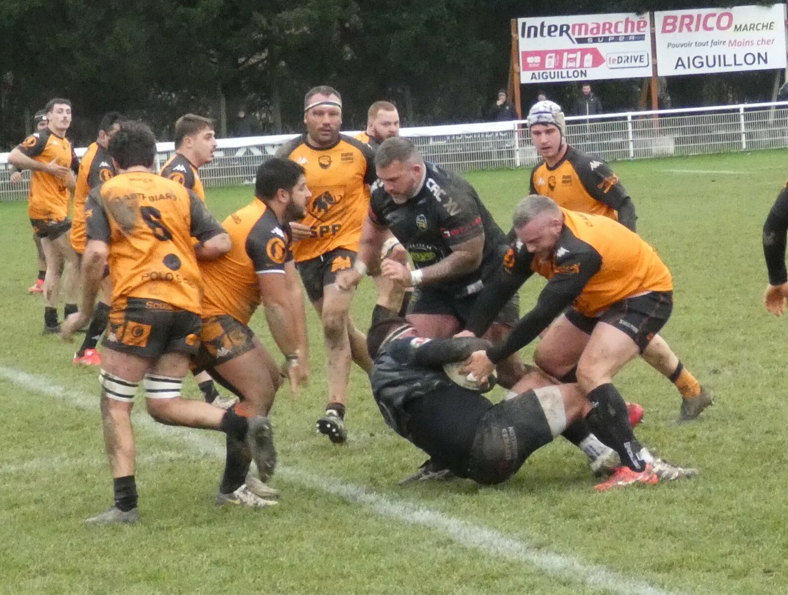 LE CONFLUENT SE FAIT COIFFER SUR LE POTEAU PAR ISSIGEAC !